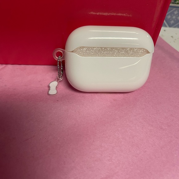 Hello Kitty AirPod case - Picture 2 of 3